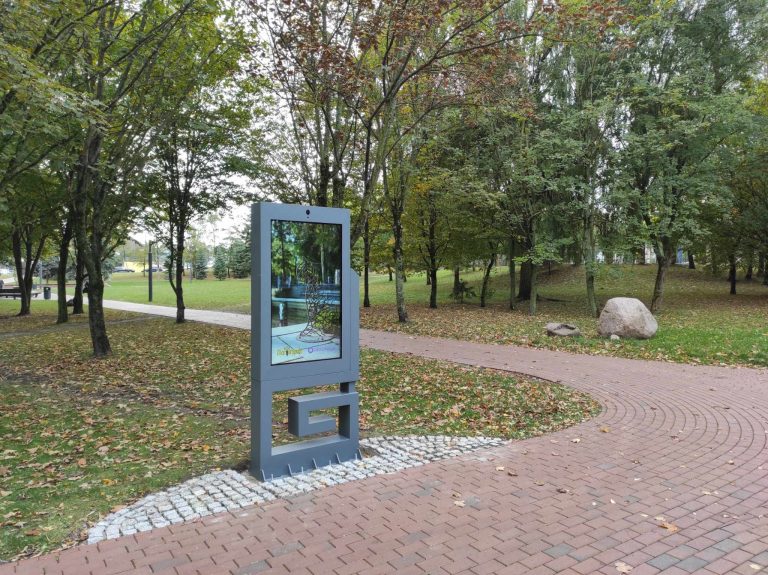 info stendas Marijampolės poezijos parke